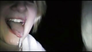 Симпатична блондинка Лілі позує перед камерою в спокусливій нижній порно сайти фото білизні