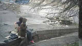 Чудова чорнява дівчина з тугими цицьками трахается в обидві sayt porno дірки